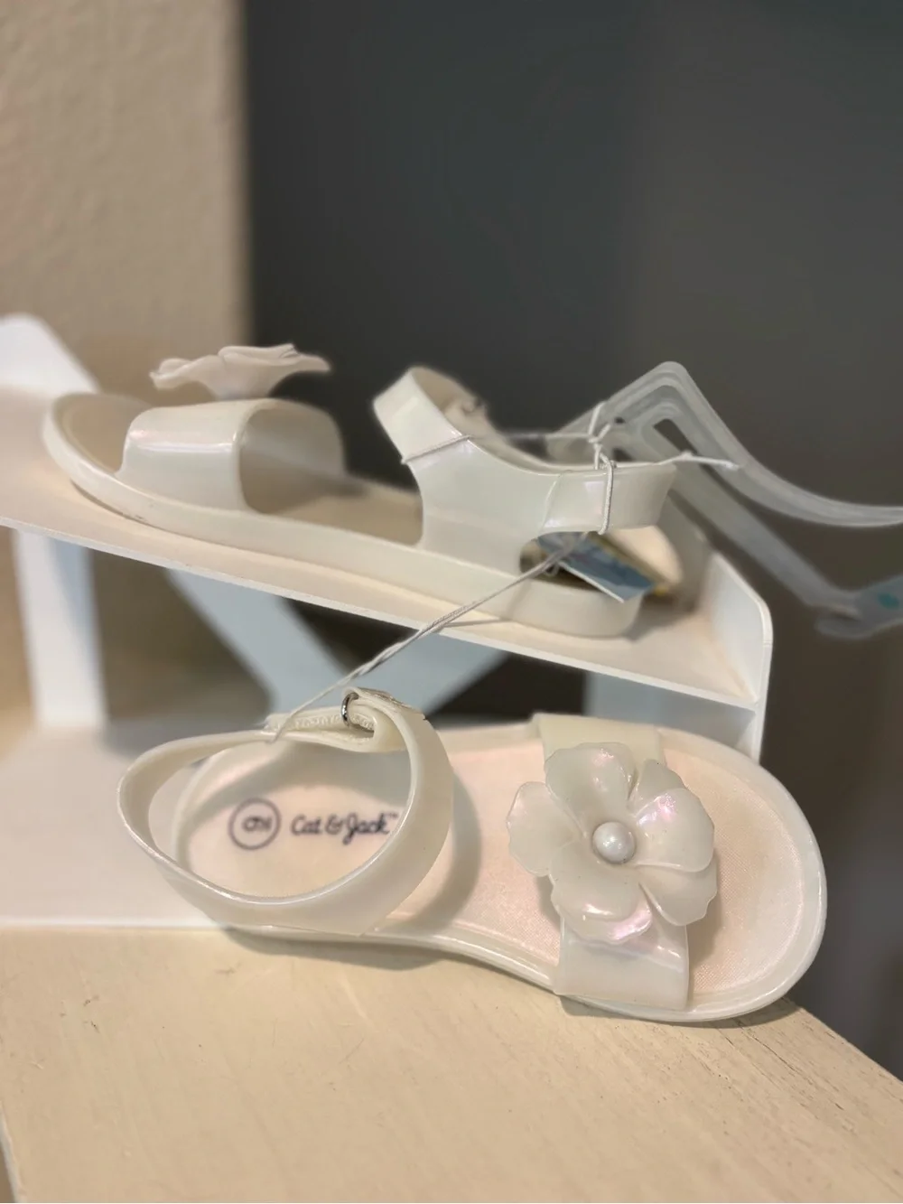 Girls Cat & Jack Toddler Pearl White Colored Sandal Size 9 NEW - Picture 2 of 6